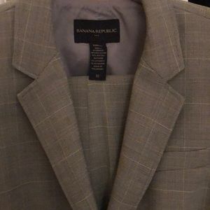 Banana Republic grey women’s pantsuit